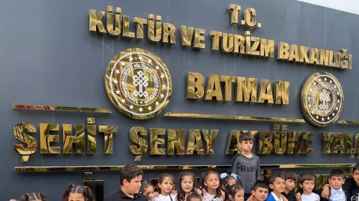 Şehit Şenay Aybüke Kütüphanesi Ziyareti